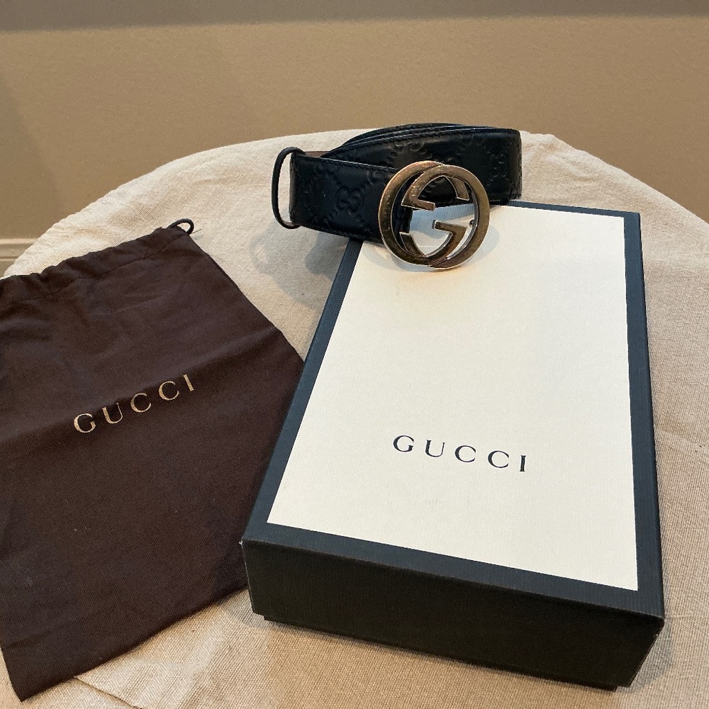Vintage Gucci women’s black leather monogrammed belt